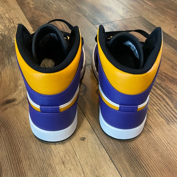 Nike Air Jordan 1 Mid size 10 - Picture 4 of 7